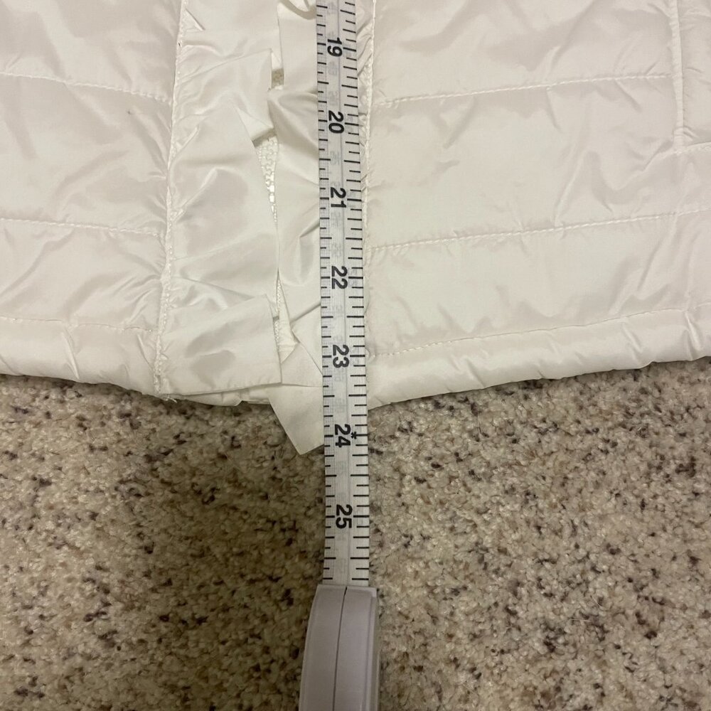 White House Black Market White Puffer Vest Sz Med - Picture 11 of 11